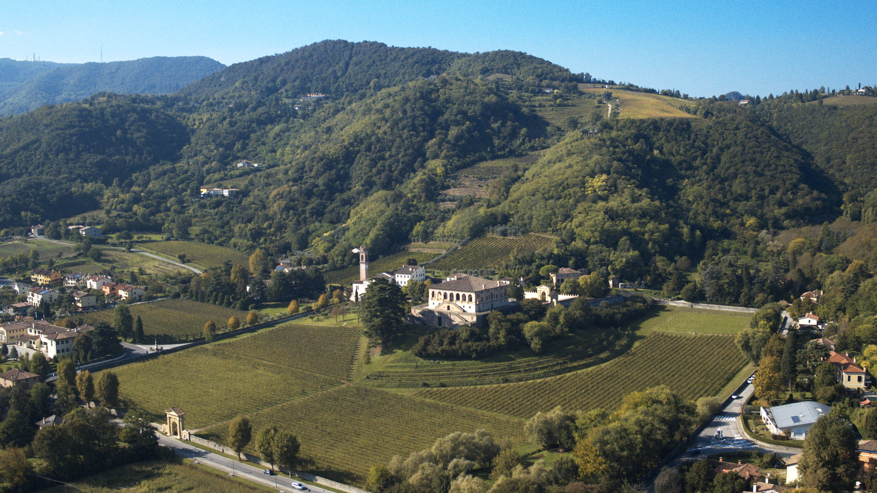 vista dall'alto colli euganeri e provincia di Padova vista dall'alto colli euganeri e provincia di Padova