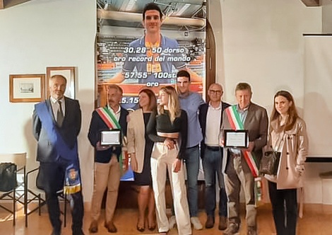 Riccaro Canola premiato da Baona e Arquà Petrarca: oro nel nuoto ai mondiali per le persone con trapianto Premiazione Canola - copertina