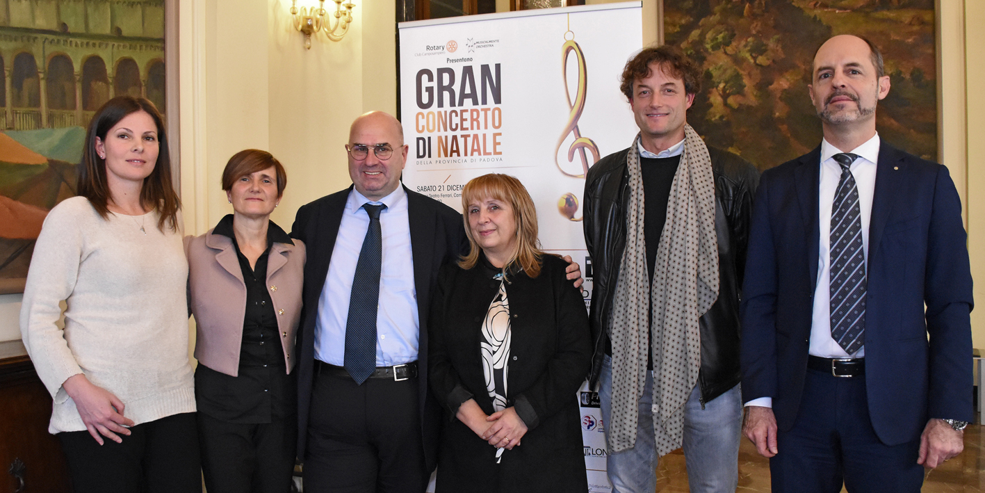 Foto di gruppo dei partecipanti alla conferenza stampa Foto dei partecipanti all'incontro