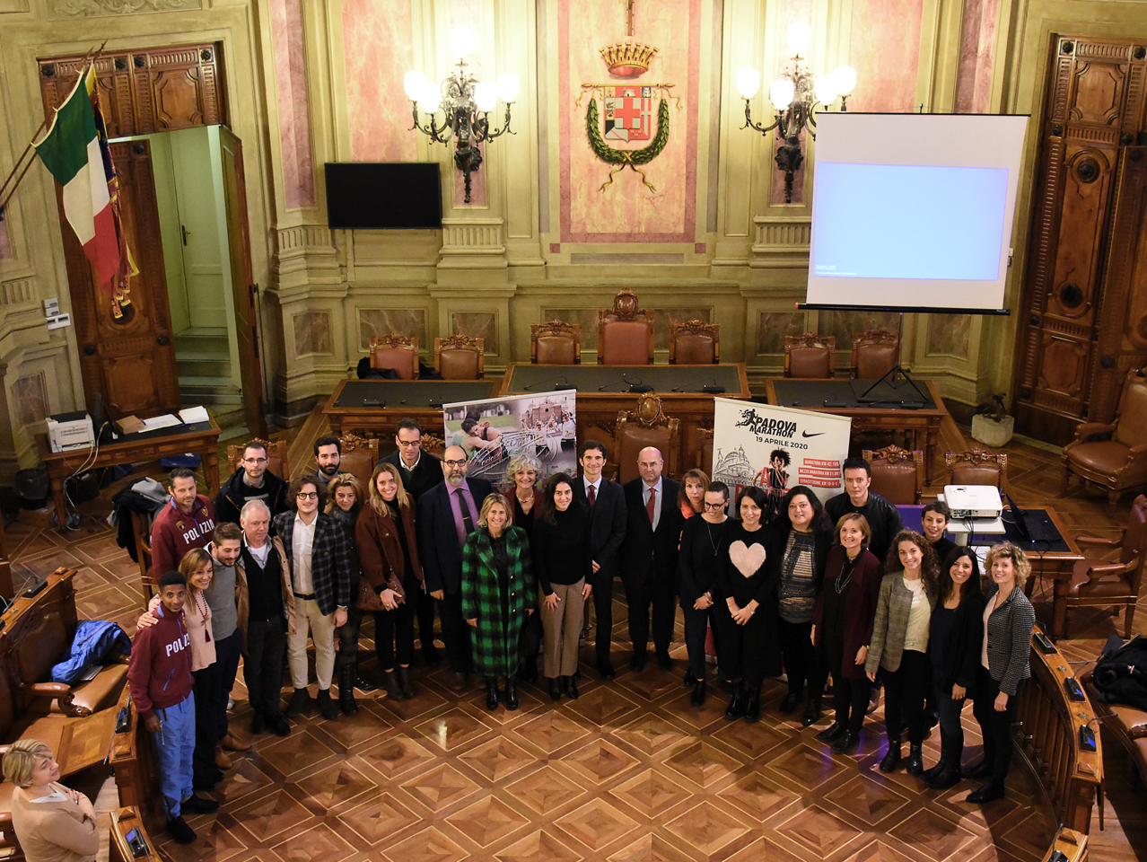 Foto di gruppo dei partecipanti alla conferenza stampa Foto dei partecipanti all'incontro