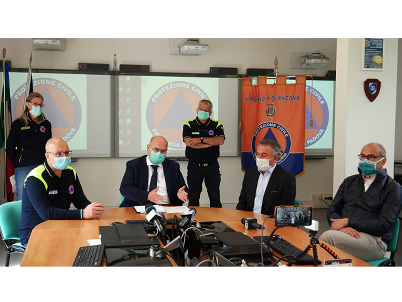 Protezione Civile di Padova tavolo relatori Protezione Civile di Padova tavolo relatori