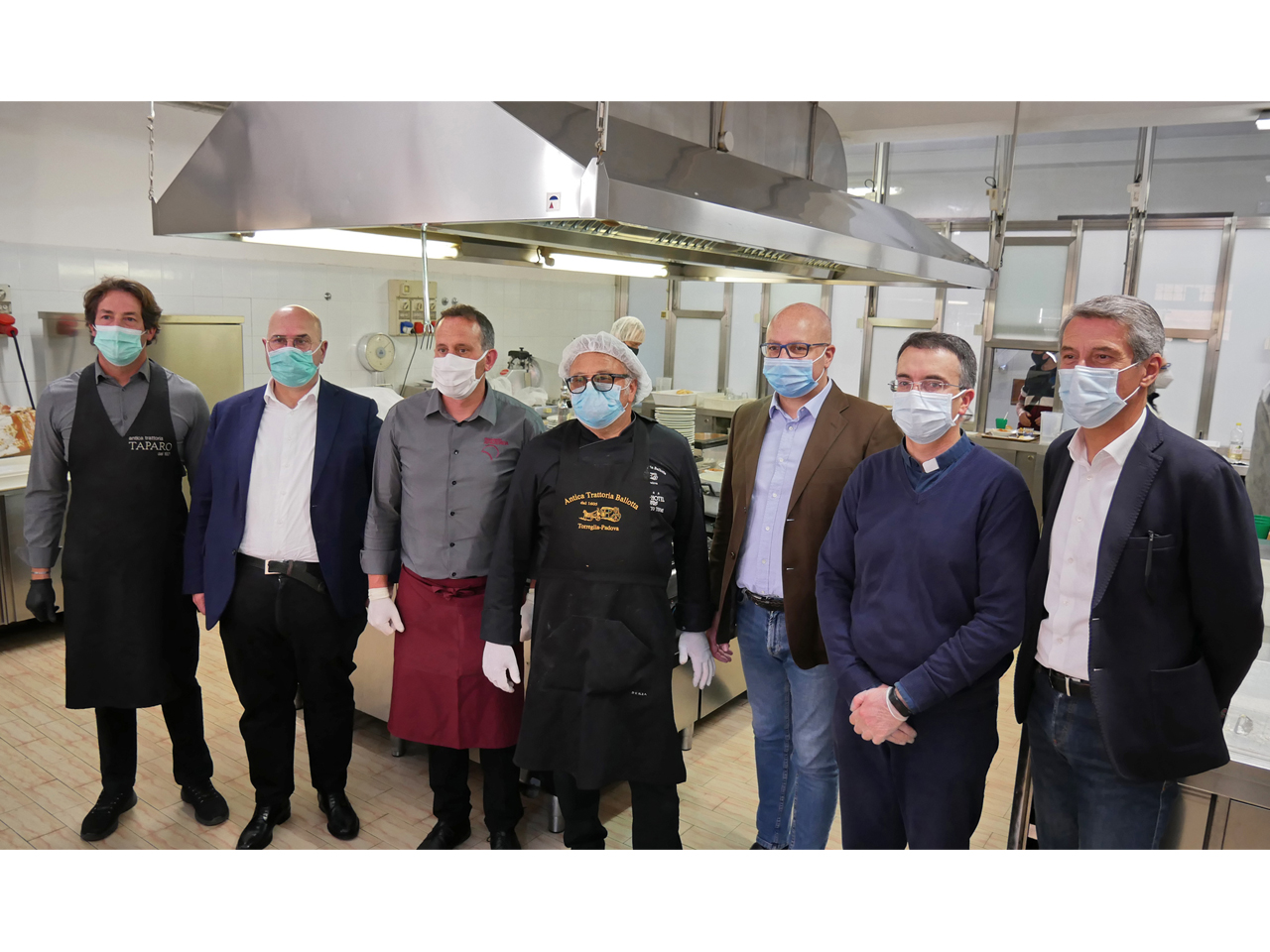 Gli chef delle Tavole Tauriliane con il presidente della Provincia Fabio Bui Gli chef delle Tavole Tauriliane con il presidente della Provincia Fabio Bui