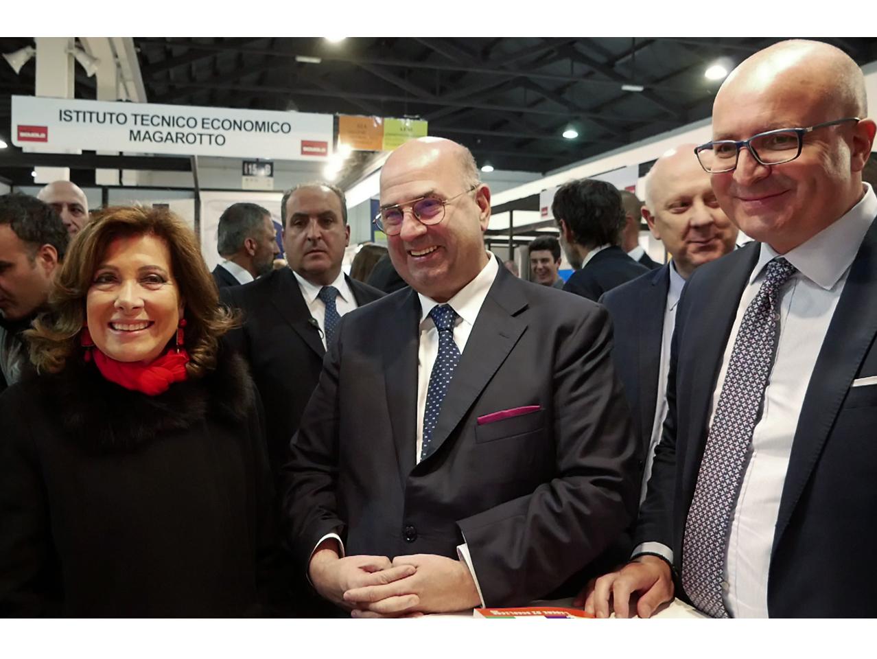 Fabio Bui, Vincenzo Gottardo e Elisabetta Alberti Casellati nello stand della Provincia di Padova