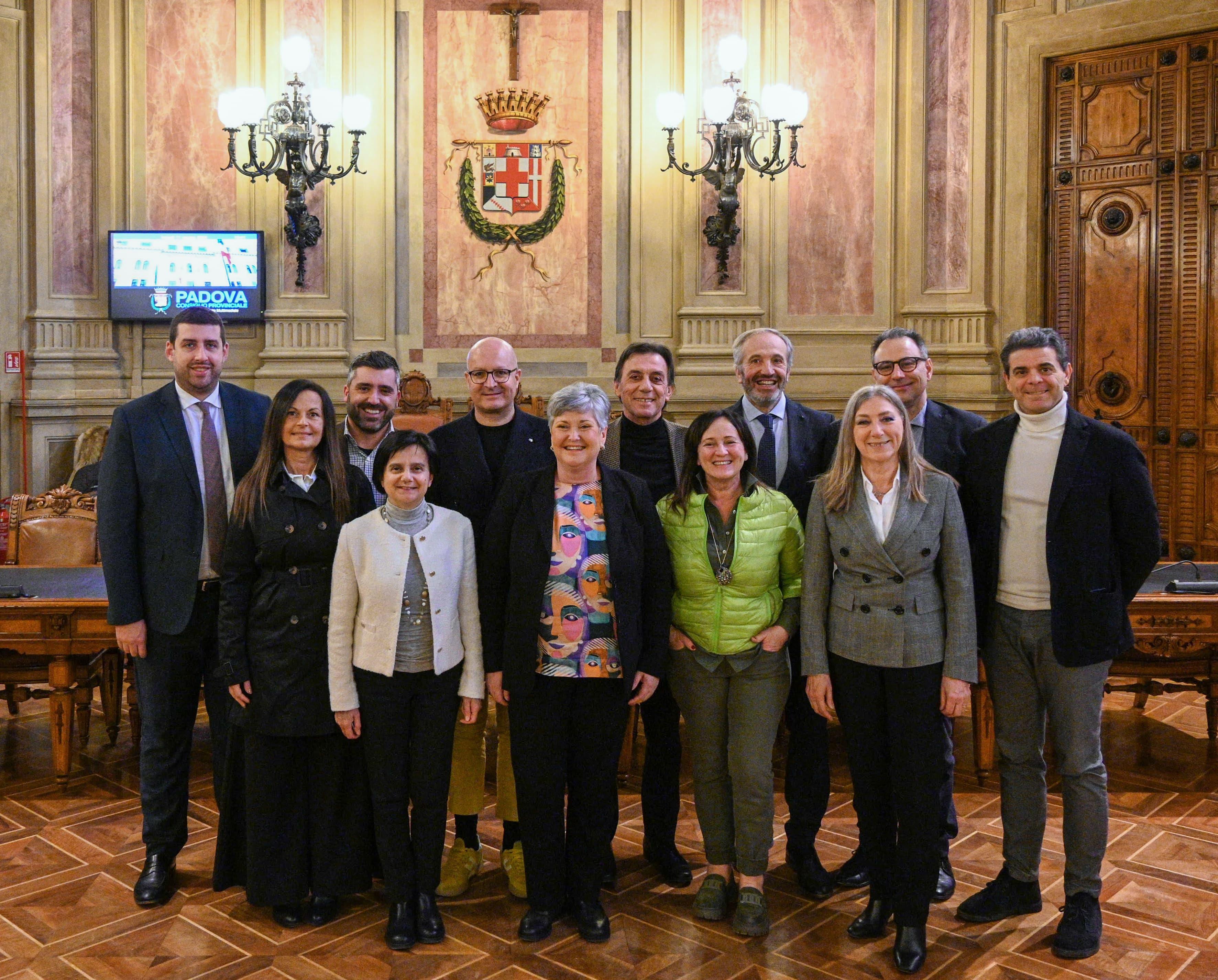 foto di gruppo ultimo consiglio provinciale