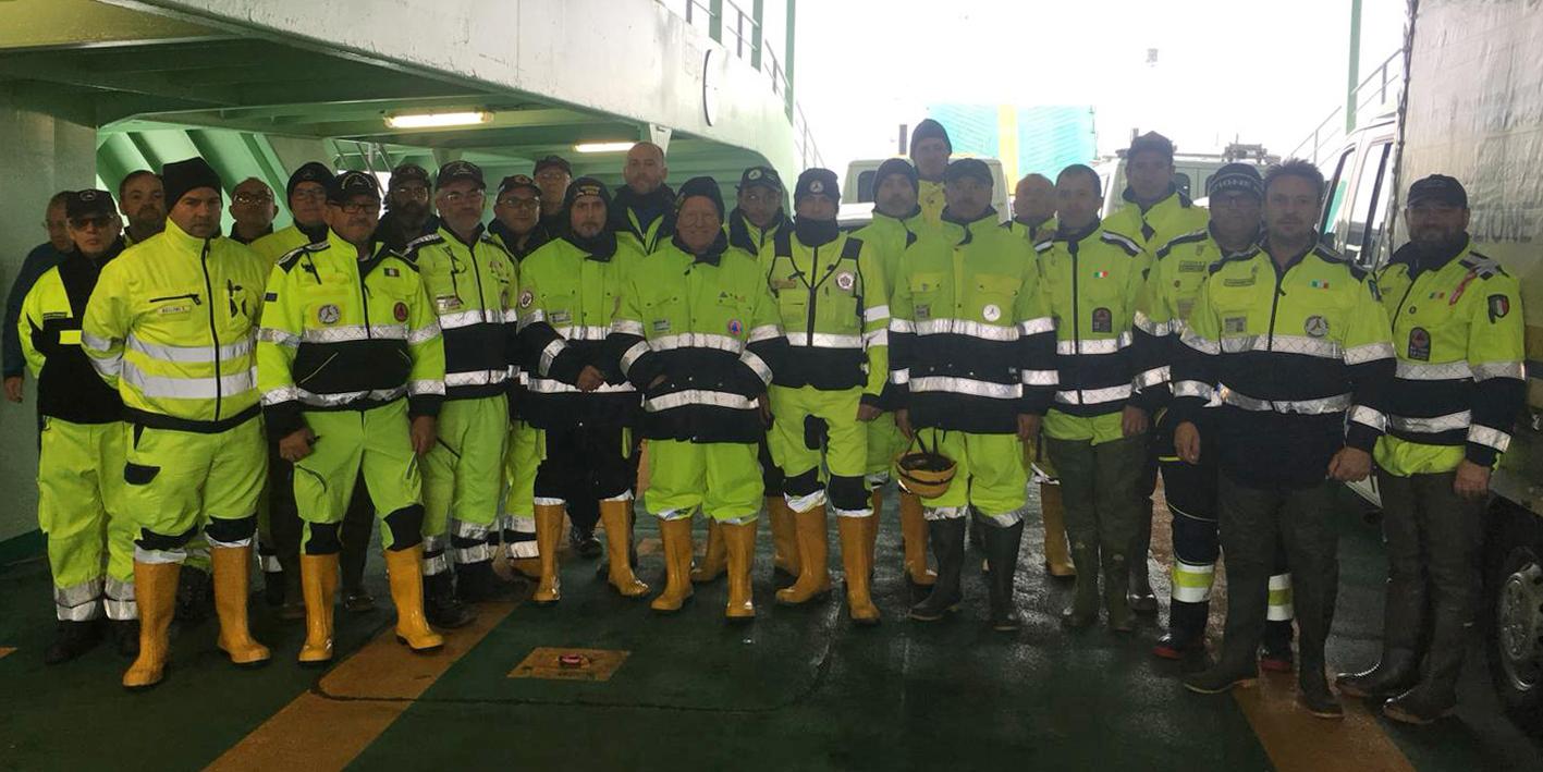 Foto dei partecipanti alle operazione di protezione civile Foto dei partecipanti alle operazione di protezione civile