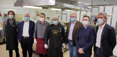 Gli chef delle Tavole Tauriliane con il presidente della Provincia Fabio Bui Gli chef delle Tavole Tauriliane con il presidente della Provincia Fabio Bui