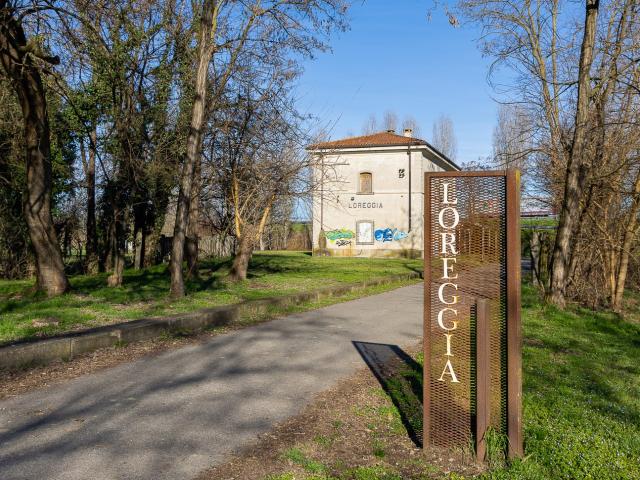Foto dell'edificio ex stazione ferroviaria di Loreggia lungo la ciclovia Treviso Ostiglia