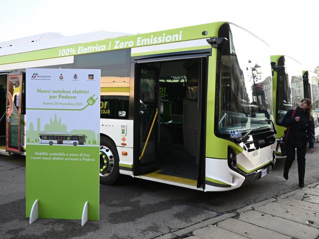 inaugurazione 12 mezzi elettrici Buitalia Veneto